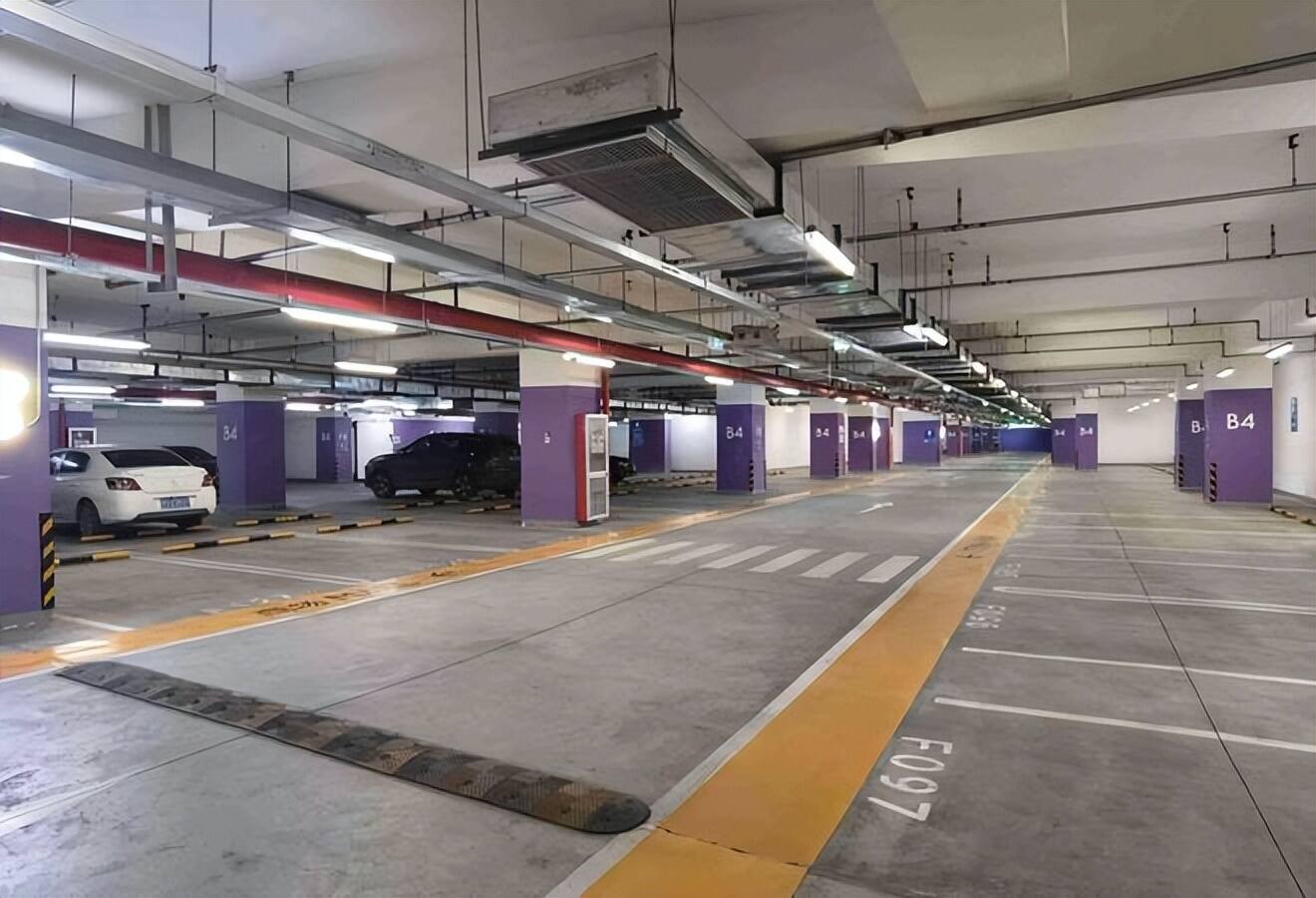 大兴机场停车费一天一宿多少钱？接人该选P1还是P2停车场？