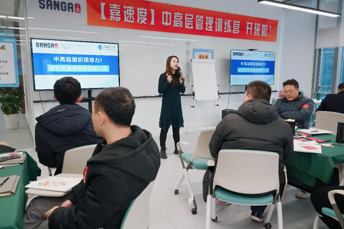 人資管理中心負責人任總授課中