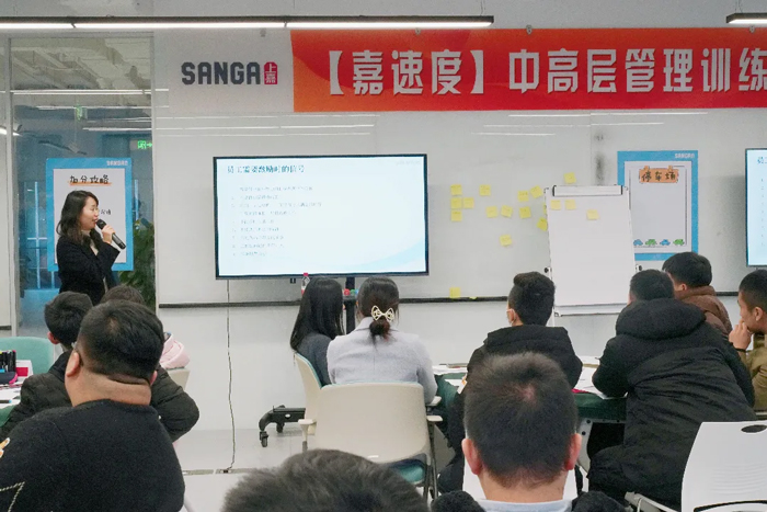 集團招聘負責人徐老師授課中